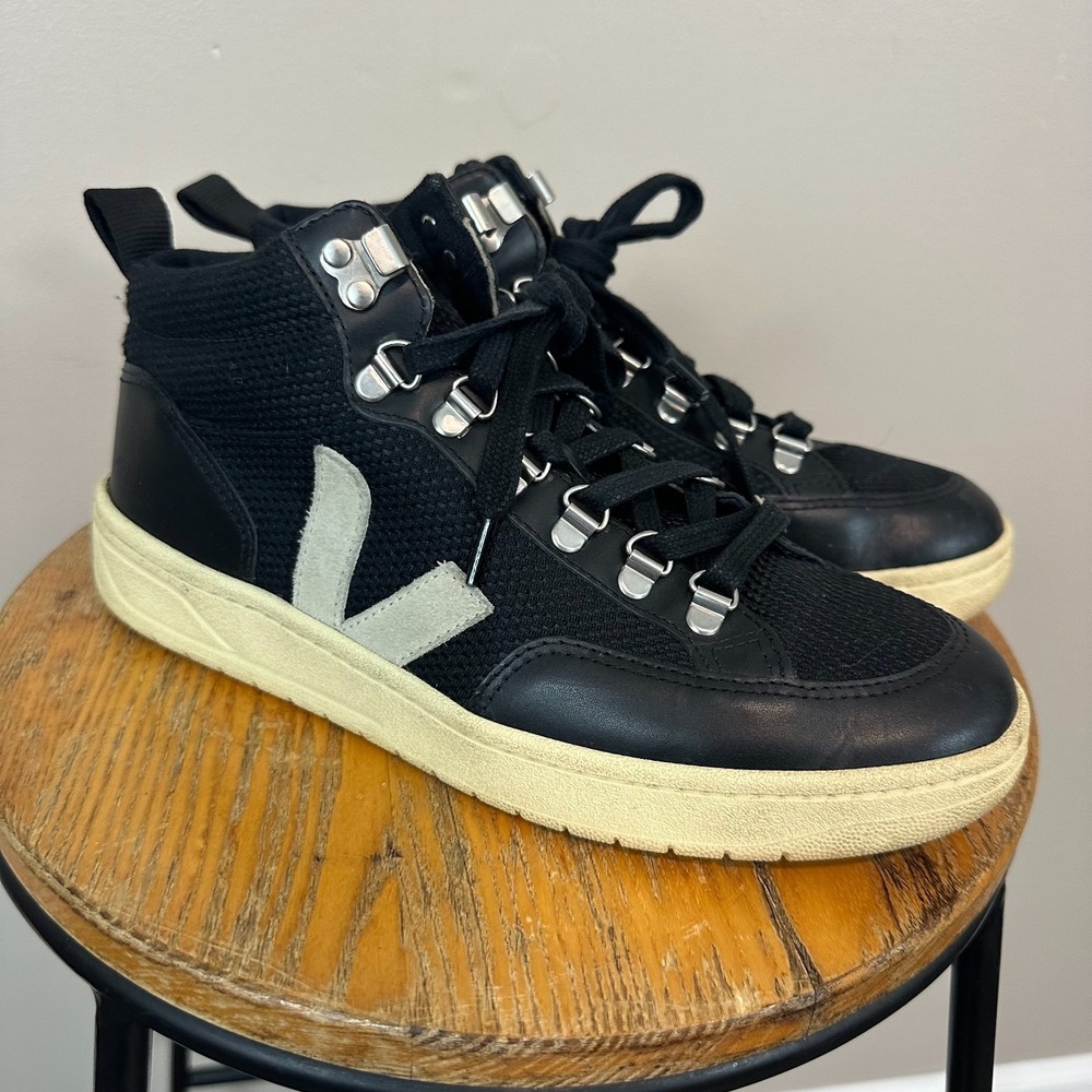 Veja Roraima Womens US 8 Sneakers Black Leather B-Mesh High Top Athletic Shoes